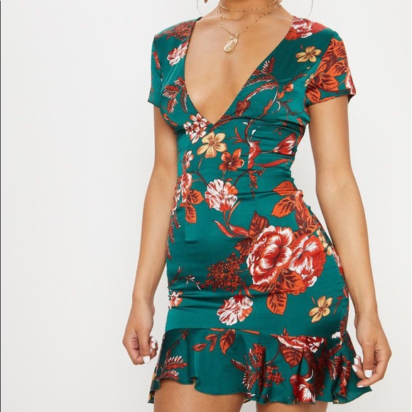 PrettyLittleThing Dresses & Skirts - Emerald Criss Cross Back Frill Hem Shift Dress